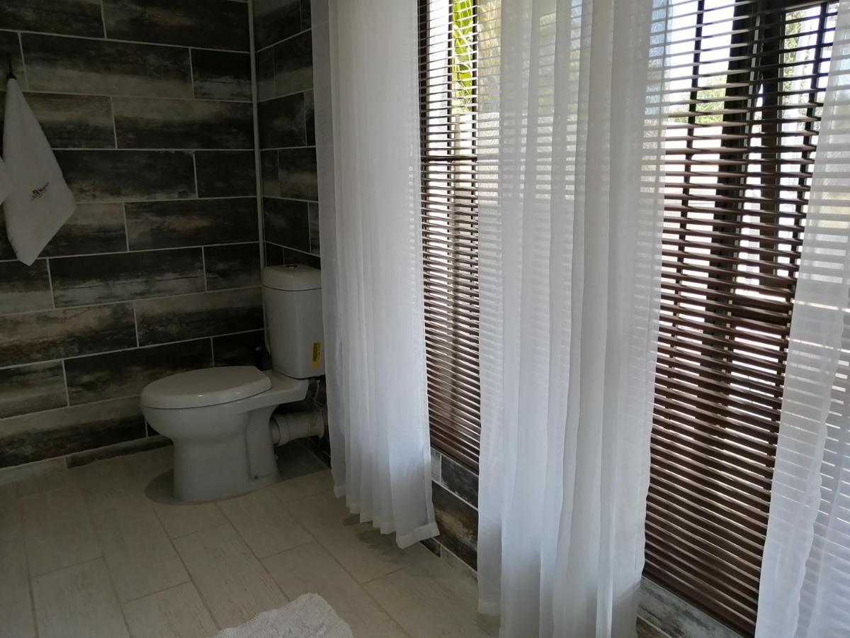 Villa Mariss Guesthouse Kraaifontein ภายนอก รูปภาพ