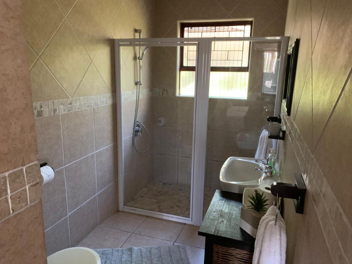 Villa Mariss Guesthouse Kraaifontein ภายนอก รูปภาพ