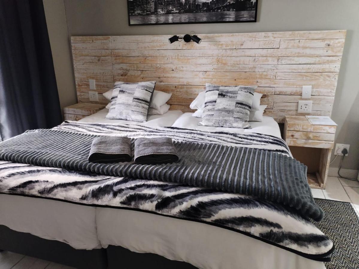 Villa Mariss Guesthouse Kraaifontein ภายนอก รูปภาพ