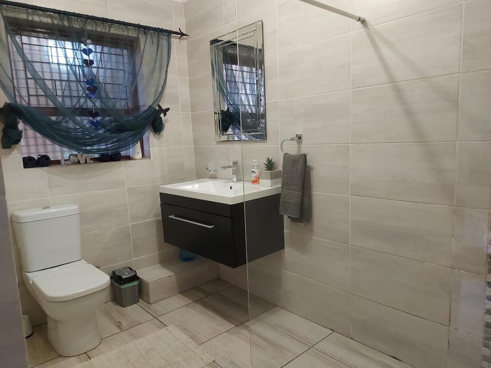 Villa Mariss Guesthouse Kraaifontein ภายนอก รูปภาพ