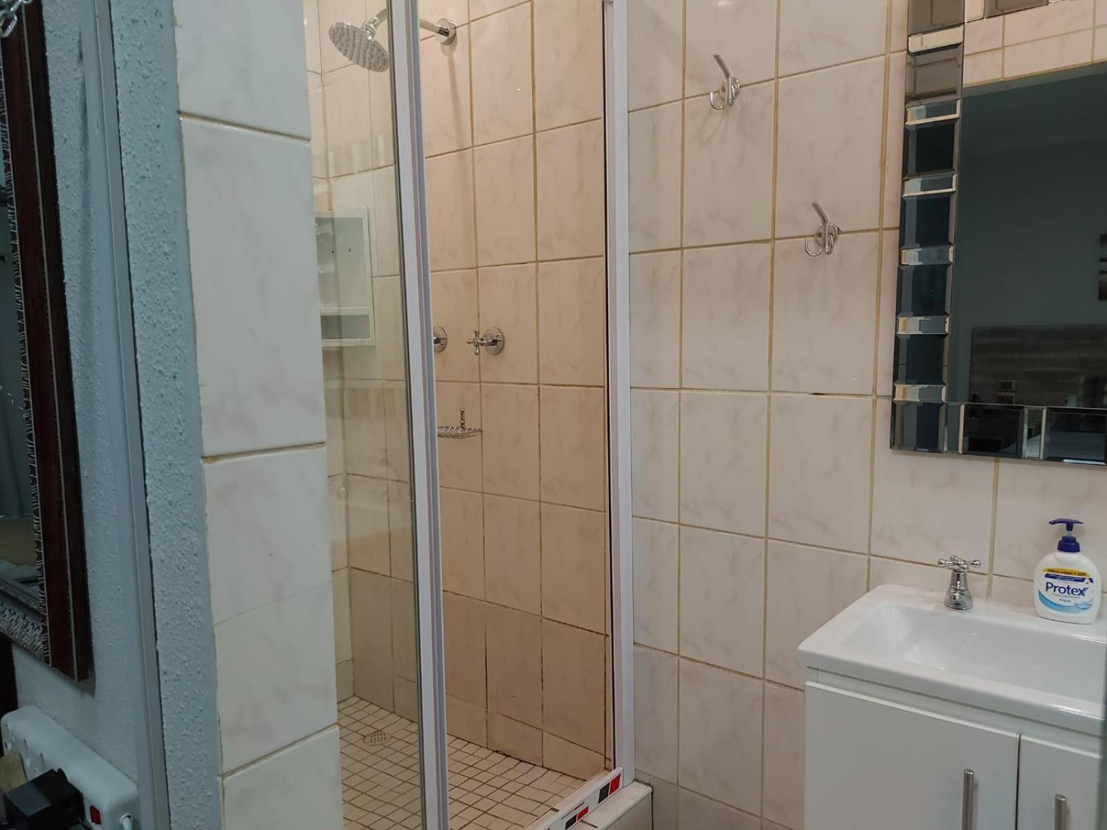 Villa Mariss Guesthouse Kraaifontein ภายนอก รูปภาพ