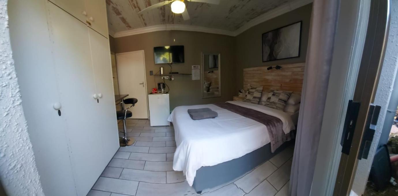 Villa Mariss Guesthouse Kraaifontein ภายนอก รูปภาพ